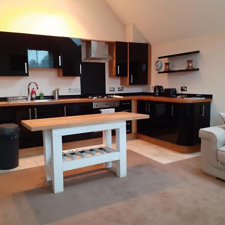 Modern 2Nd Floor 1 Bed Apartment In The Heart Of ลันดิดโน ภายนอก รูปภาพ